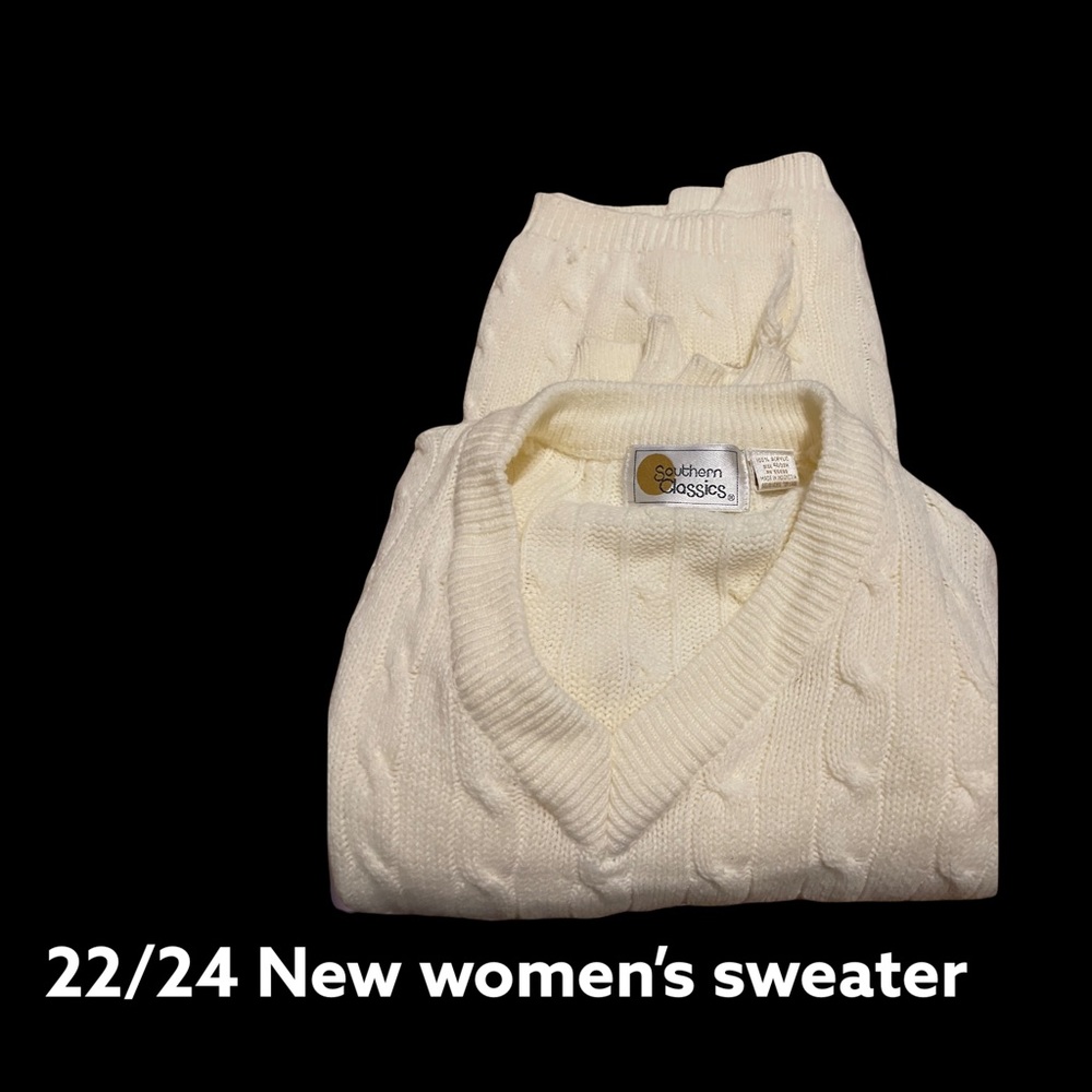 Womens 22/24 New off white sweater
